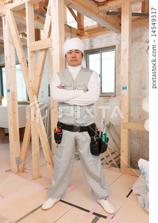 Carpentry working at home construction site 14549317
