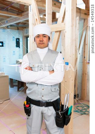 Carpentry working at home construction site 14549318