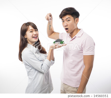 Couple/Relationship/Young Adult/Property 14560351