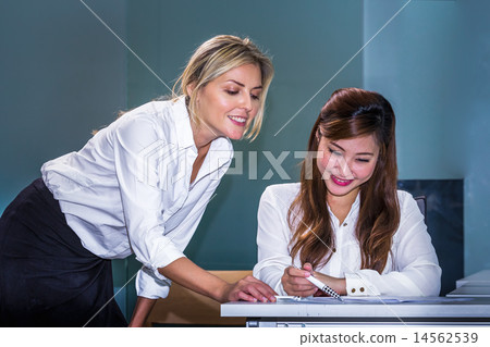 Corporate_2ladies_09 Corporate_2ladies_09 14562539
