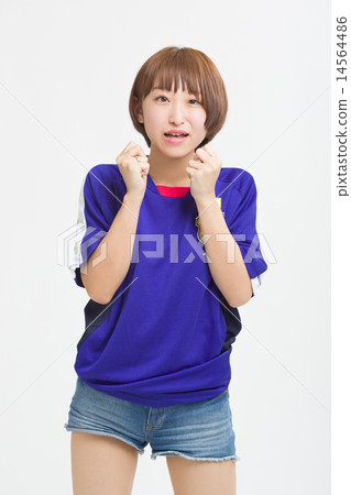 武士藍色制服的一個逗人喜愛的女孩 14564486