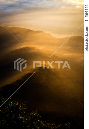 Amazing sunrise seen from Sri Pada 14564563