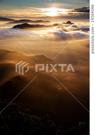 Amazing sunrise seen from Sri Pada 14564566