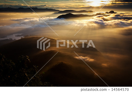 Amazing sunrise seen from Sri Pada Amazing sunrise seen from Sri Pada 14564570