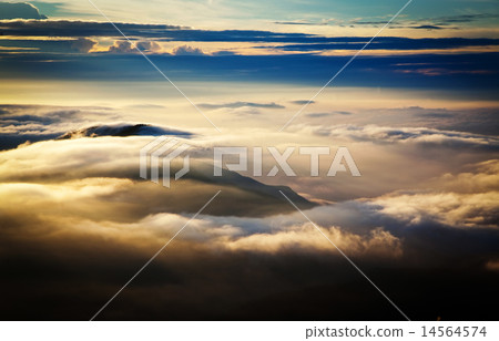 Amazing sunrise seen from Sri Pada 14564574
