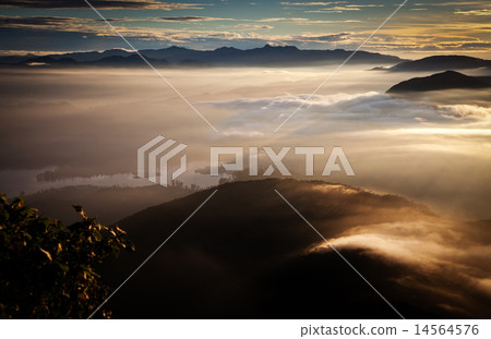 Amazing sunrise seen from Sri Pada 14564576