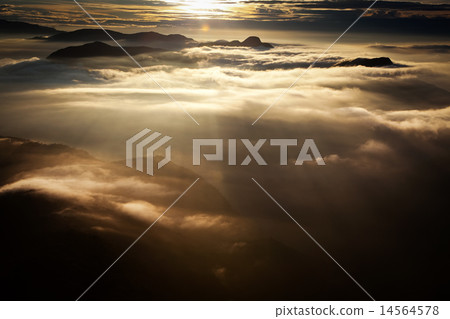 Amazing sunrise seen from Sri Pada 14564578