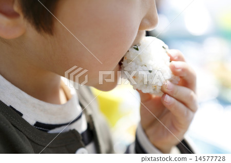 吃飯糰的孩子 14577728