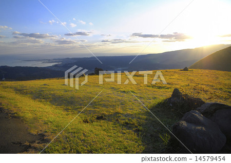 Cold wind mountain 14579454