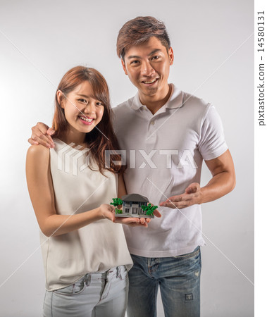 Happy Couple Buy House, Sell 14580131