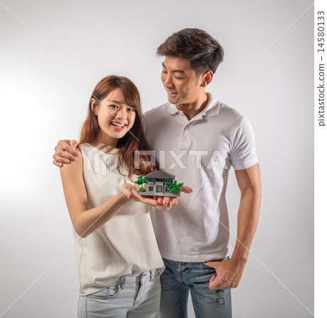 Happy Couple Buy House, Sell 14580133