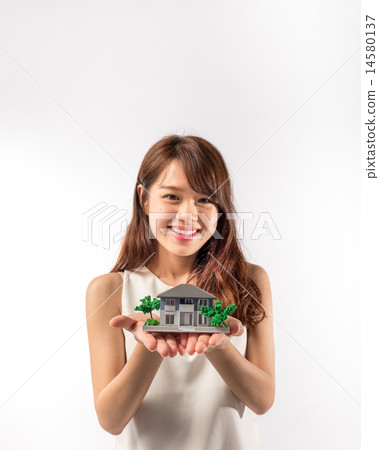 Happy Couple Buy House, Sell 14580137