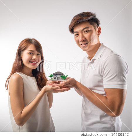 Happy Couple Buy House 14580142