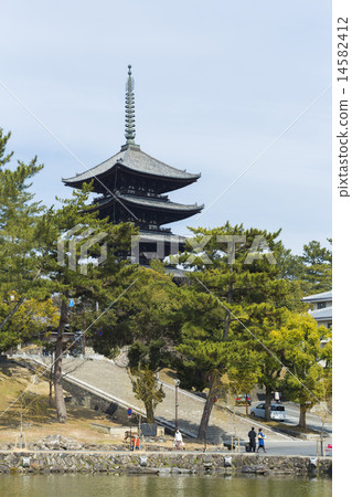 Five-story pagoda of Sarusawa pond and Kofukuji Five-story pagoda of Sarusawa pond and Kofukuji 14582412