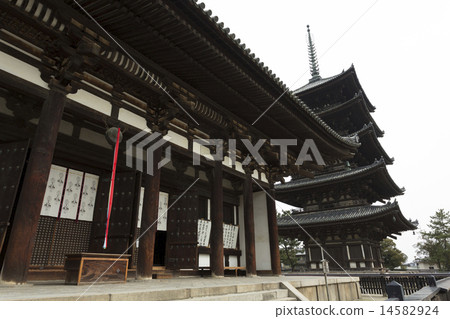 Higashidankudo of Kofukuji and five-storied pagoda 14582924