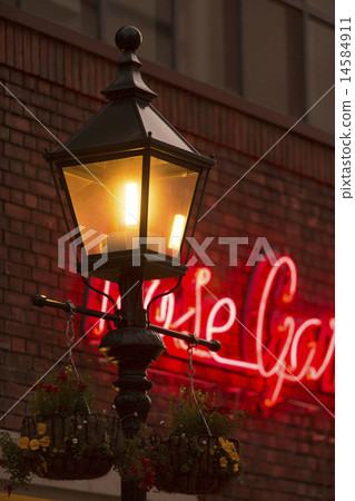 路燈和霓虹燈 路燈和霓虹燈 14584911