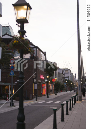 Kobe Kitano Yamamoto Street at dusk 14584912