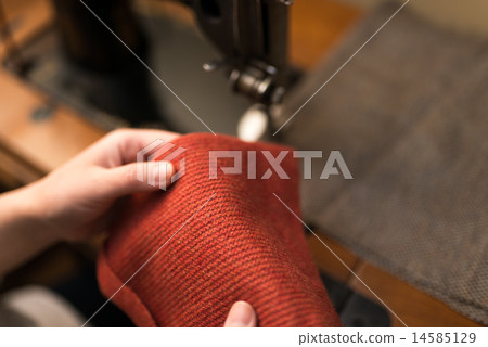 Old sewing machine 14585129