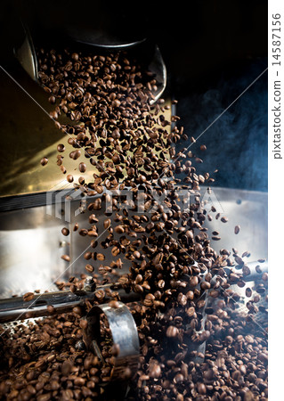 The freshly roasted coffee beans 14587156