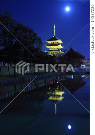 1月京都Toza五層寶塔和月亮 14587286