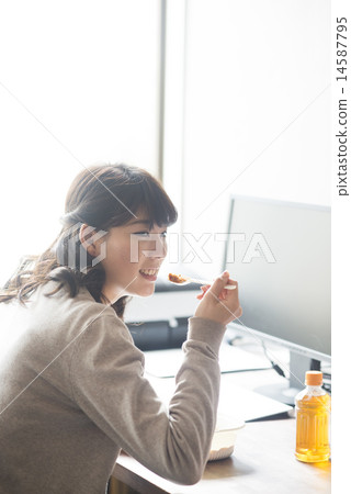 Lunch at the office 14587795