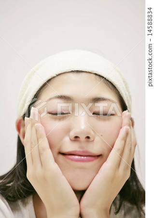 The face of a young woman relaxing with his eyes closed 14588834