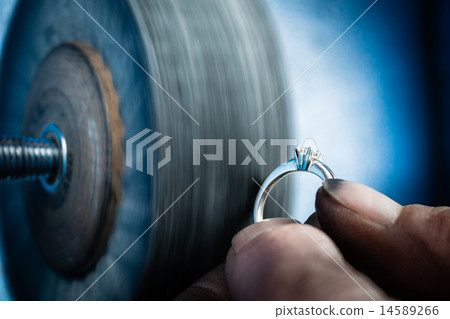 Polishing the ring Polishing the ring 14589266