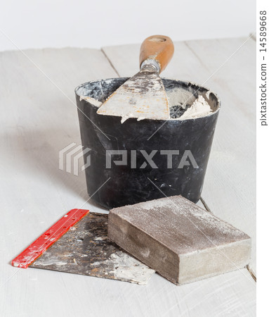 Spatula mixing tub and sanding block 14589668