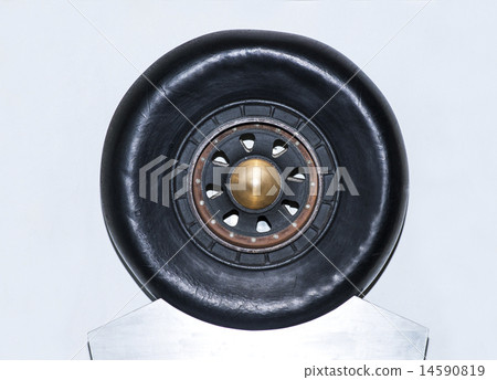 Wheels used in the Zero Fighter War relic Image material Historical tires Wheels used in the Zero Fighter War relic Image material Historical tires 14590819
