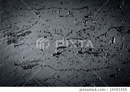 water on dark stone surface 14591456