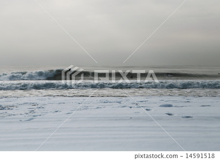 Rockaway ripper at snow covered Rockaway beach 14591518
