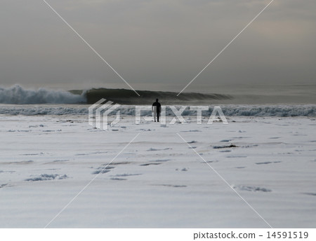 Snow covered Rockaway Beach 14591519