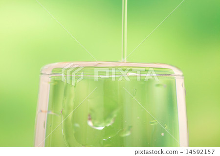 溢出的水 14592157