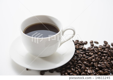 Hot coffee and coffee beans Hot coffee and coffee beans 14611245