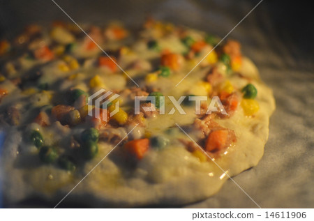 Pizza baking in the oven Pizza baking in the oven 14611906