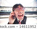 A businessman who screams at the phone 14611952