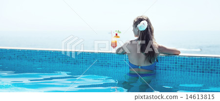 Woman relaxing at the pool 14613815