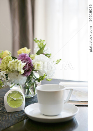 春天的花朵和手錶和杯子 14616086