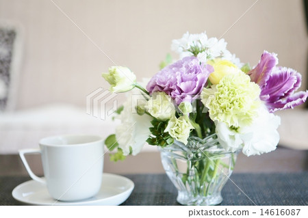 春天的花朵和杯子 春天的花朵和杯子 14616087