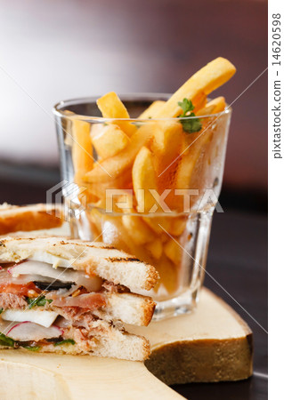 sandwich with french fries 14620598