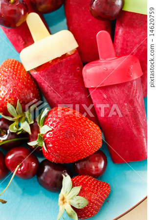 homemade ice cream 14620759