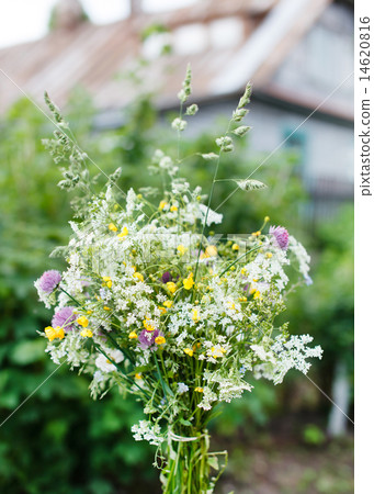 bouquet of bright wildflowers 14620816