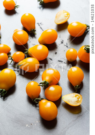 fresh tomatoes fresh tomatoes 14621038