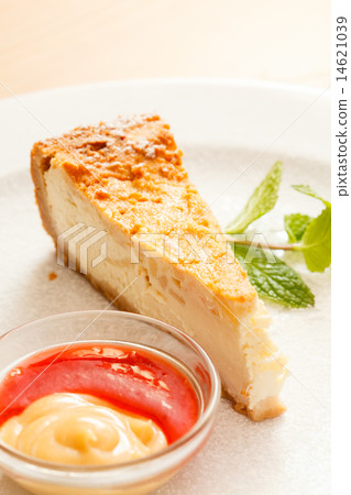 cheesecake with sauce cheesecake with sauce 14621039