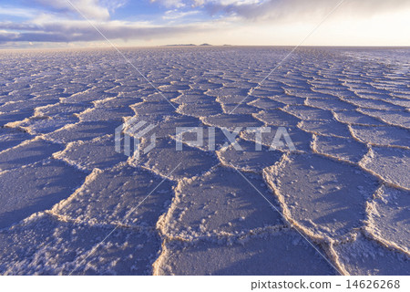Uyuni salt lake evening in the dry season Uyuni salt lake evening in the dry season 14626268