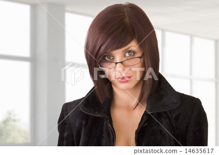 portrait of young woman 14635617