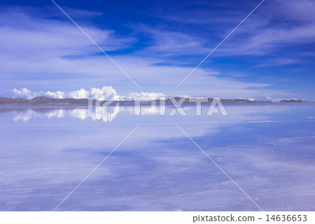 Uyuni salt lake of Mirror Lake Uyuni salt lake of Mirror Lake 14636653