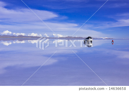 Uyuni salt lake of Mirror Lake 14636658