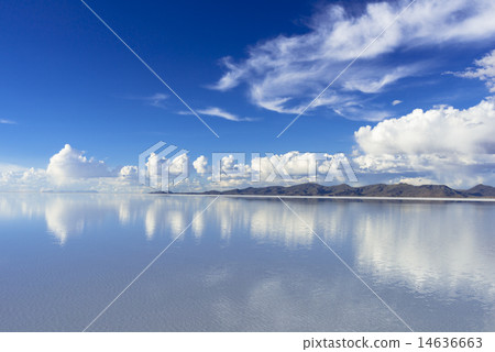 Uyuni salt lake of Mirror Lake 14636663