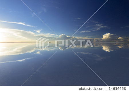 Uyuni salt lake of Mirror Lake 14636668